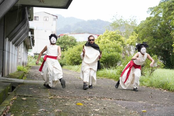 梵體劇場在「為人權而走」活動前,以踏走方式的表演。