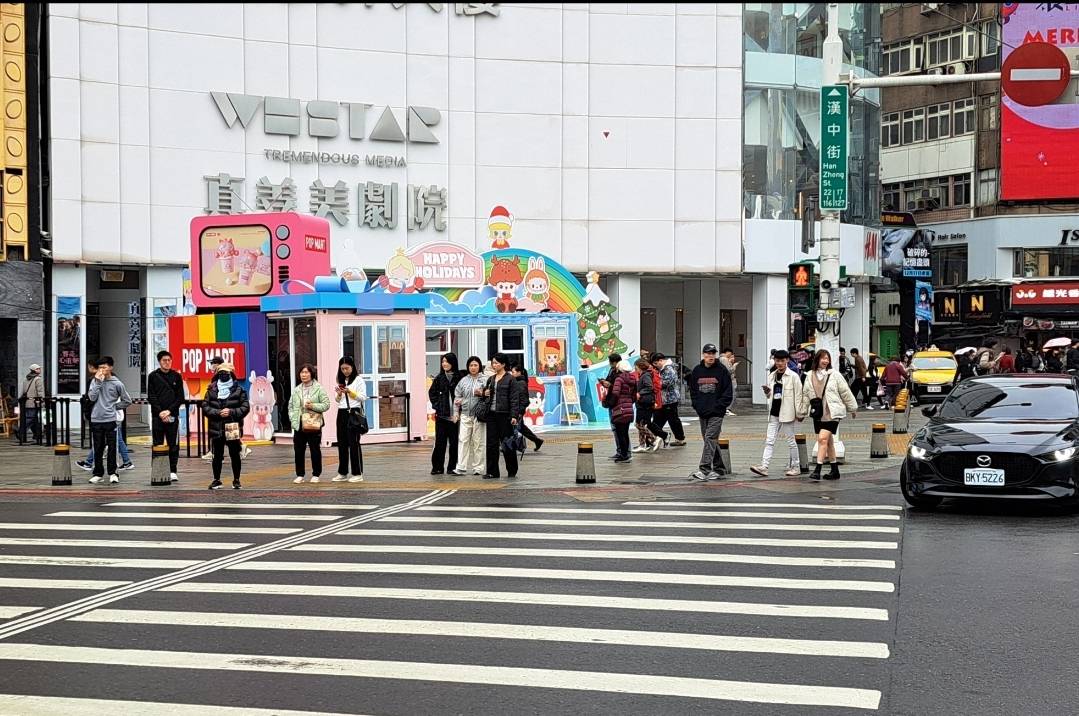 泡泡瑪特在西門町打造的耶誕節主題館。圖/宋秉忠攝