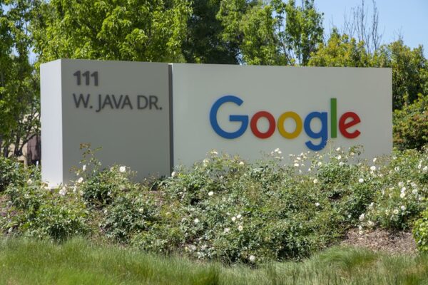 Google、AMD盤後大跌美股主要企業陸續公布財報，市場反應分歧。圖／unsplash