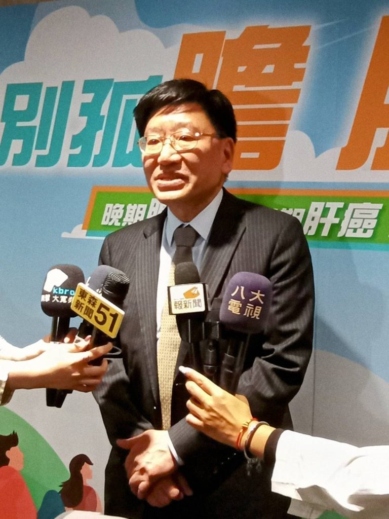 台灣肝癌醫學會理事長暨臺北榮總醫學研究部主任黃怡翔教授說明雙免疫治療肝癌 - 報新聞 Mega News