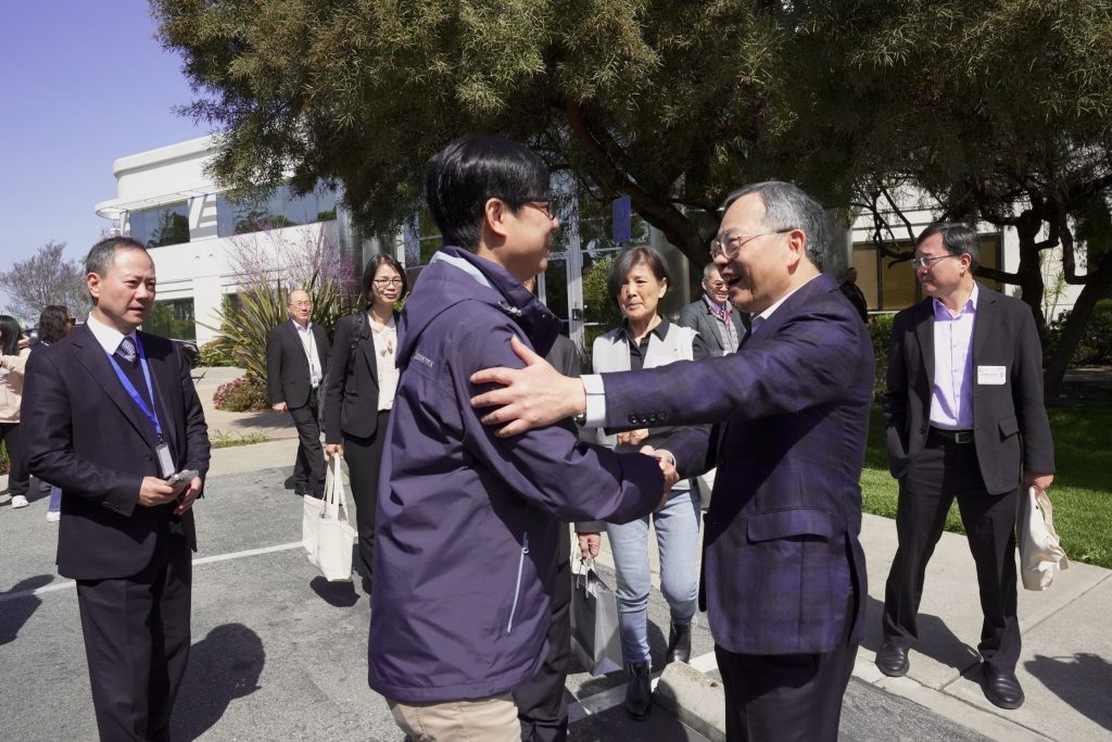 圖說2高市府團隊美超微總部與創辦人董事長梁見後進行深度交流 - 報新聞 Mega News