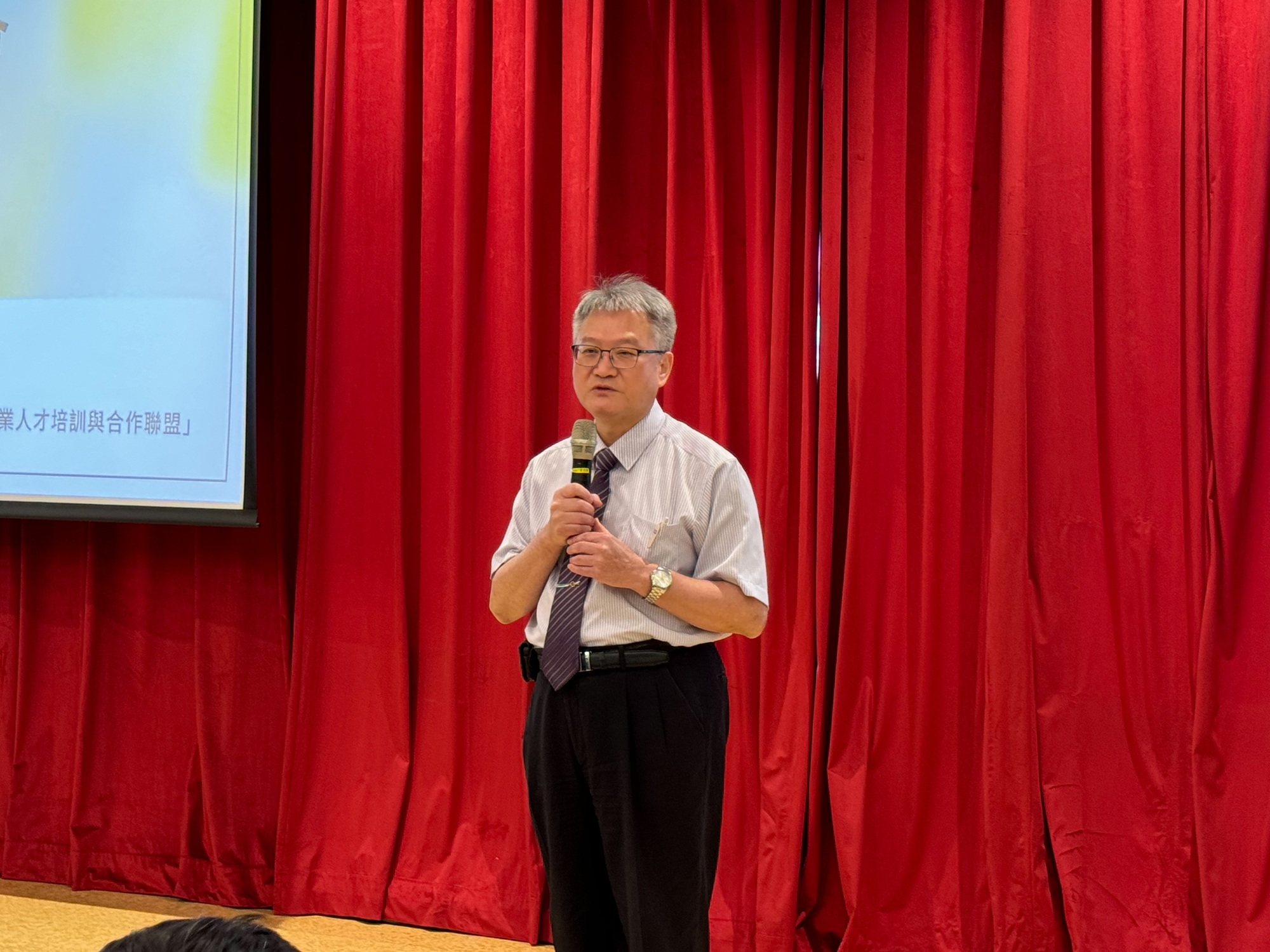04-中山醫大校長黃建寧勉勵學生接軌實務掌握未來競爭力 - 報新聞 Mega News
