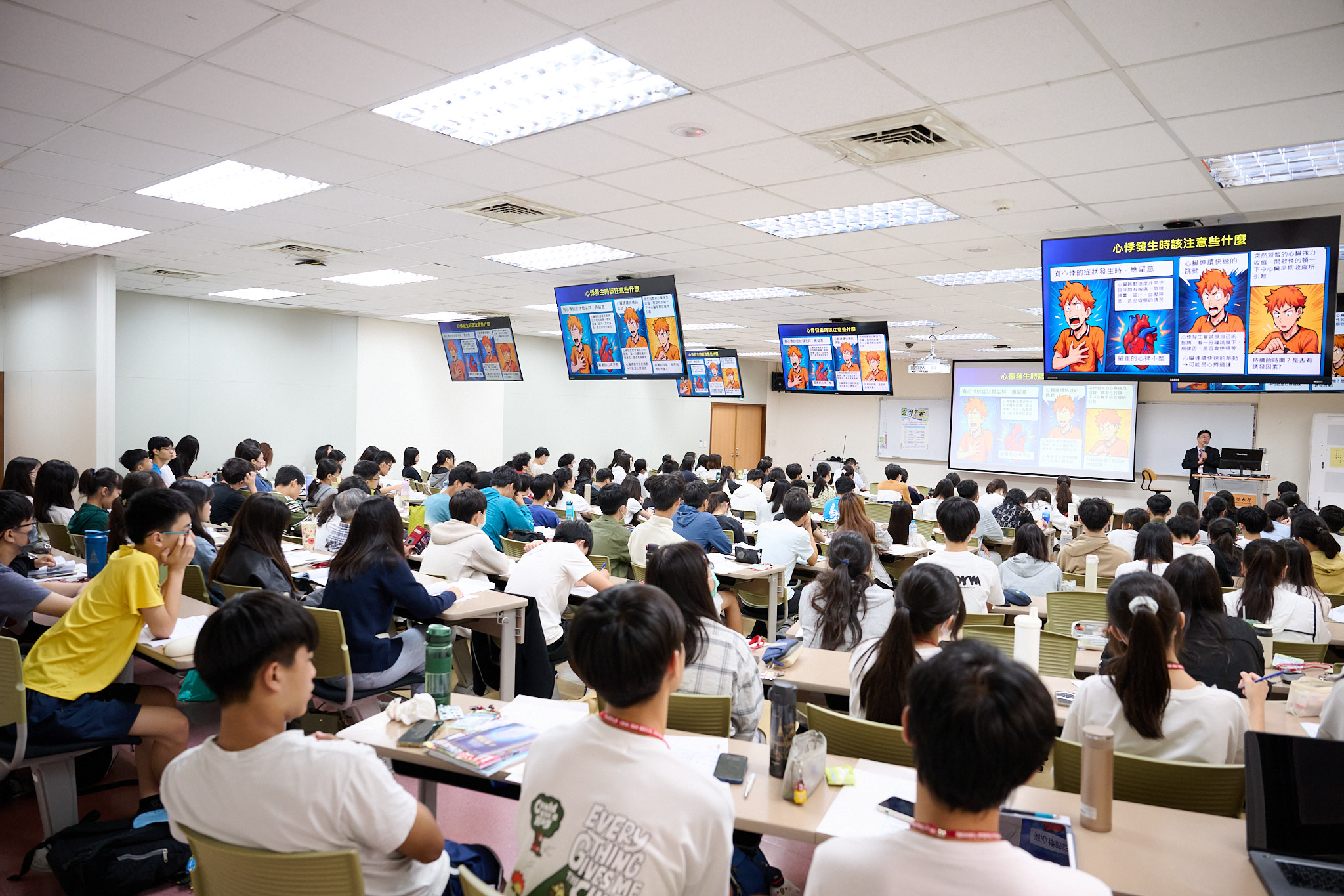 04-高中生物科技營中心臟內科醫師莊曜聰透過活潑的動畫形式帶領學生了解心律異常的 - 報新聞 Mega News