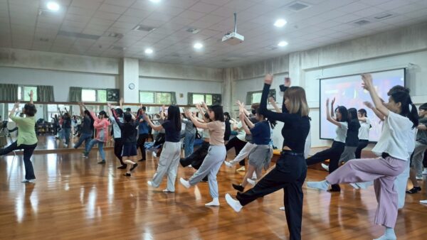 自然意象舞動。圖/國立東華大學