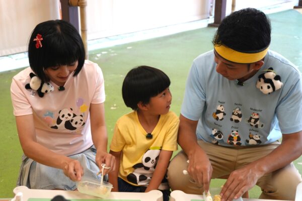 香港海洋公園手作熊貓最愛的窩窩頭,玩樂中學習生態保育。(圖/東森YOYO)