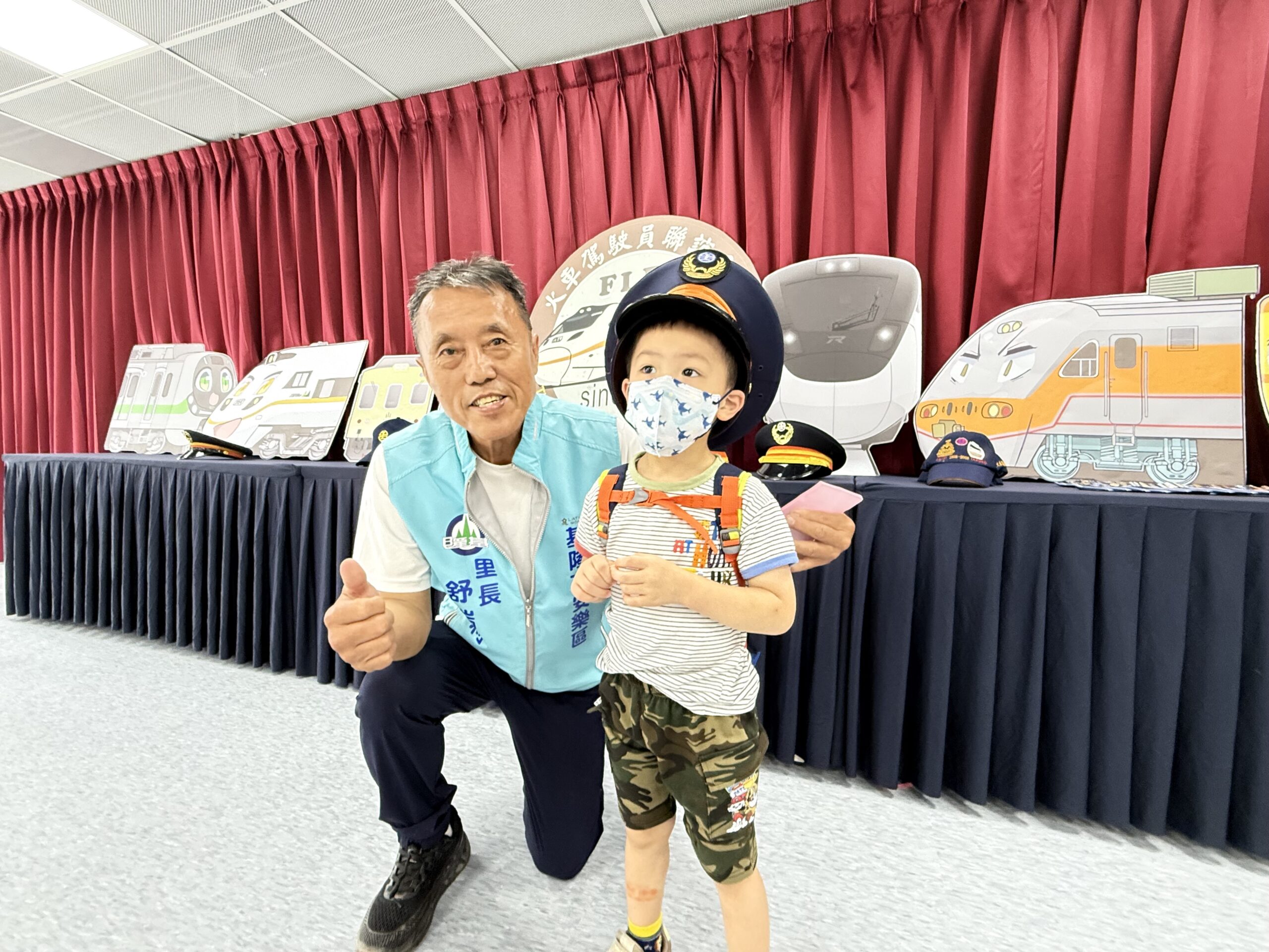 五福里火車里長舒瑞利舉辦認識火車活動場面溫馨熱鬧 4 8B5DDCA5 39A4 4DF6 B542 86BBB04ED7B9 scaled