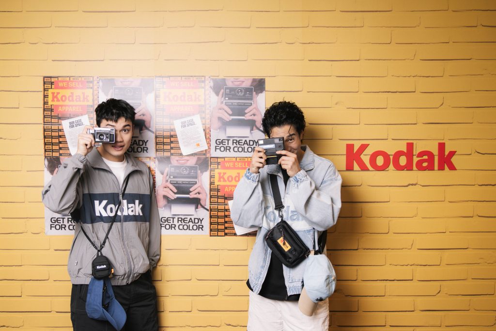 柯達也出潮牌!從底片走上街頭,KODAK APPAREL 首度快閃登台薛仕凌 × 劉子銓同場演繹影像穿搭,化身「行走的底片」定格風格記憶 6 圖/KODAK APPAREL 提供