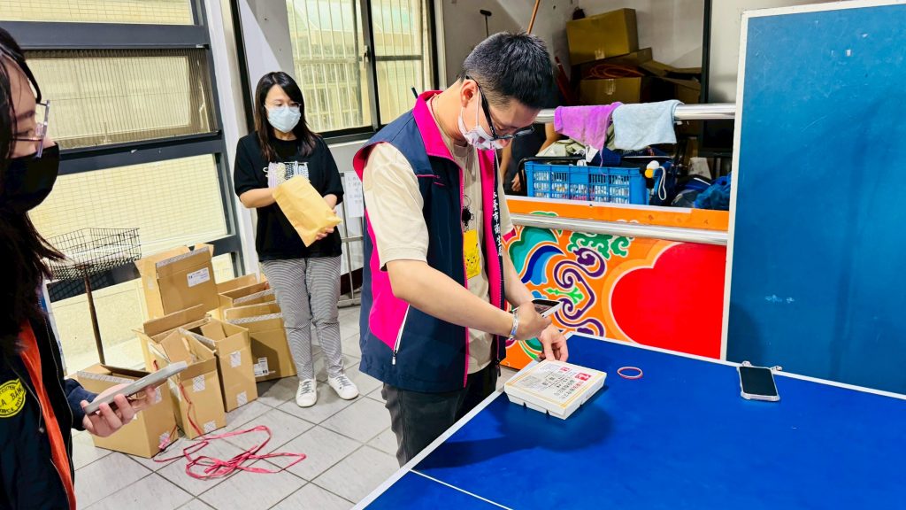 LINE_ALBUM_1140519-中正國中午餐有蟑螂_250528_13 - 報新聞 Mega News