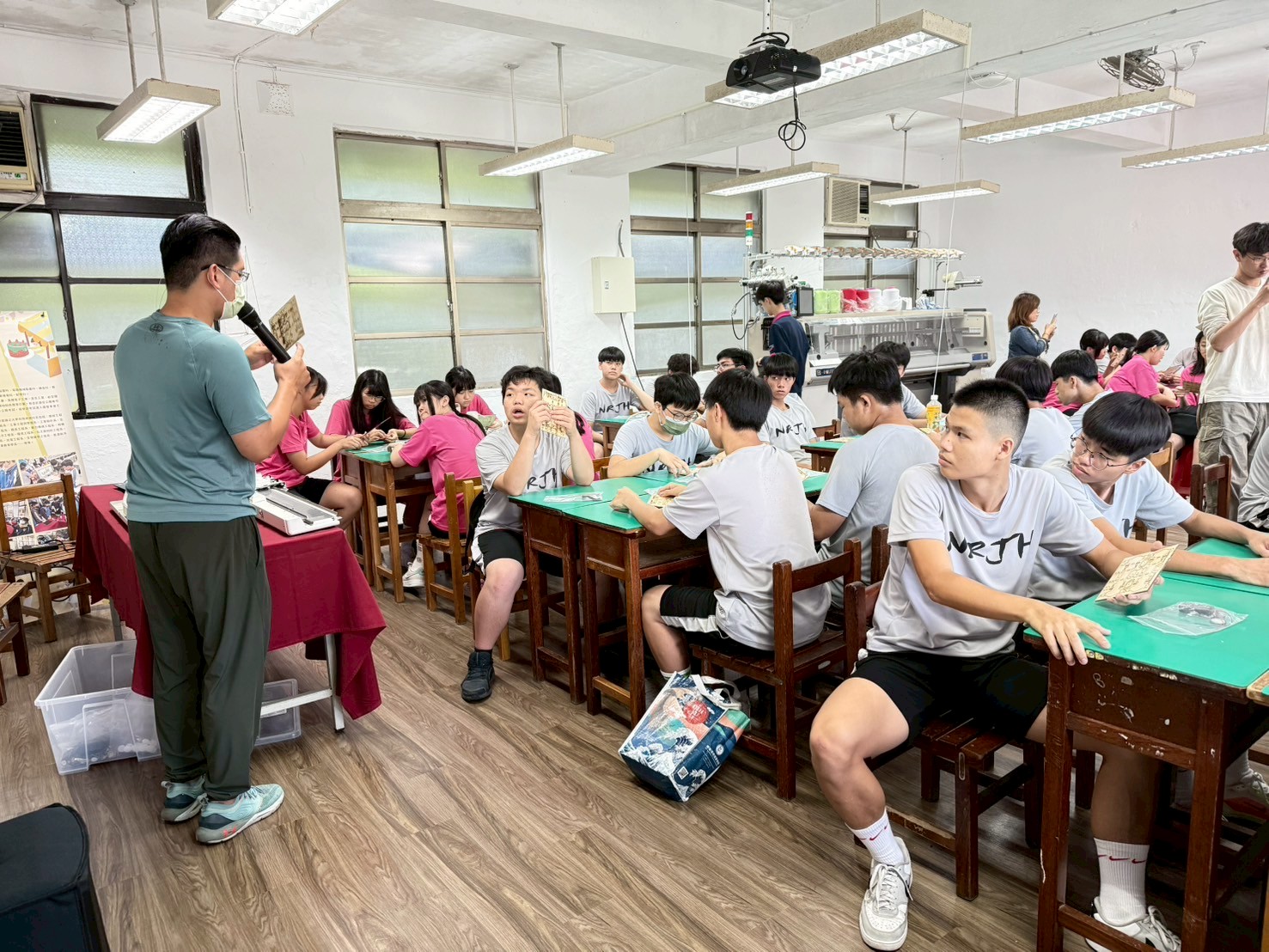 二信高中「探索群科職涯試探體驗課程」協助國中畢業生適性選擇 4 LINE ALBUM 1140523南榮國中 250523 6