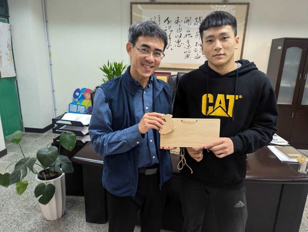 LINE_ALBUM_劉祐丞同學_250424_1_0 - 報新聞 Mega News