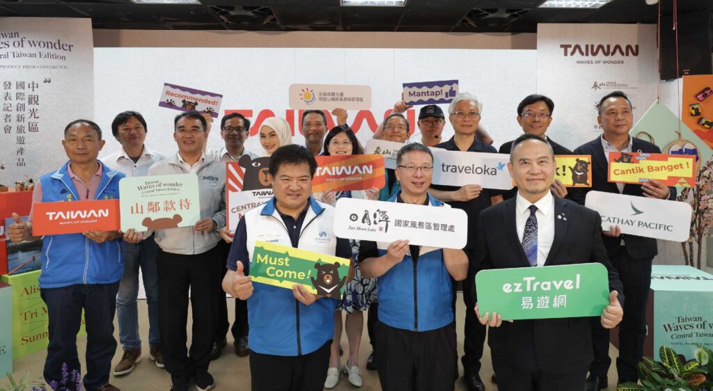 中區觀光圈邁向國際!觀光署攜手航空與平台推出限定深度玩法 1 中區觀光圈與旅遊業代表共同推出創新遊程與優惠歡迎遊客前來感受中部無限魅力