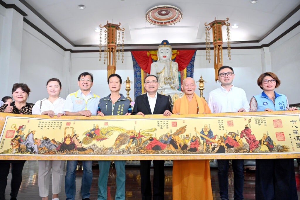 侯友宜於聖覺寺參拜，感謝寺廟無私奉獻，發揚佛教慈悲精神