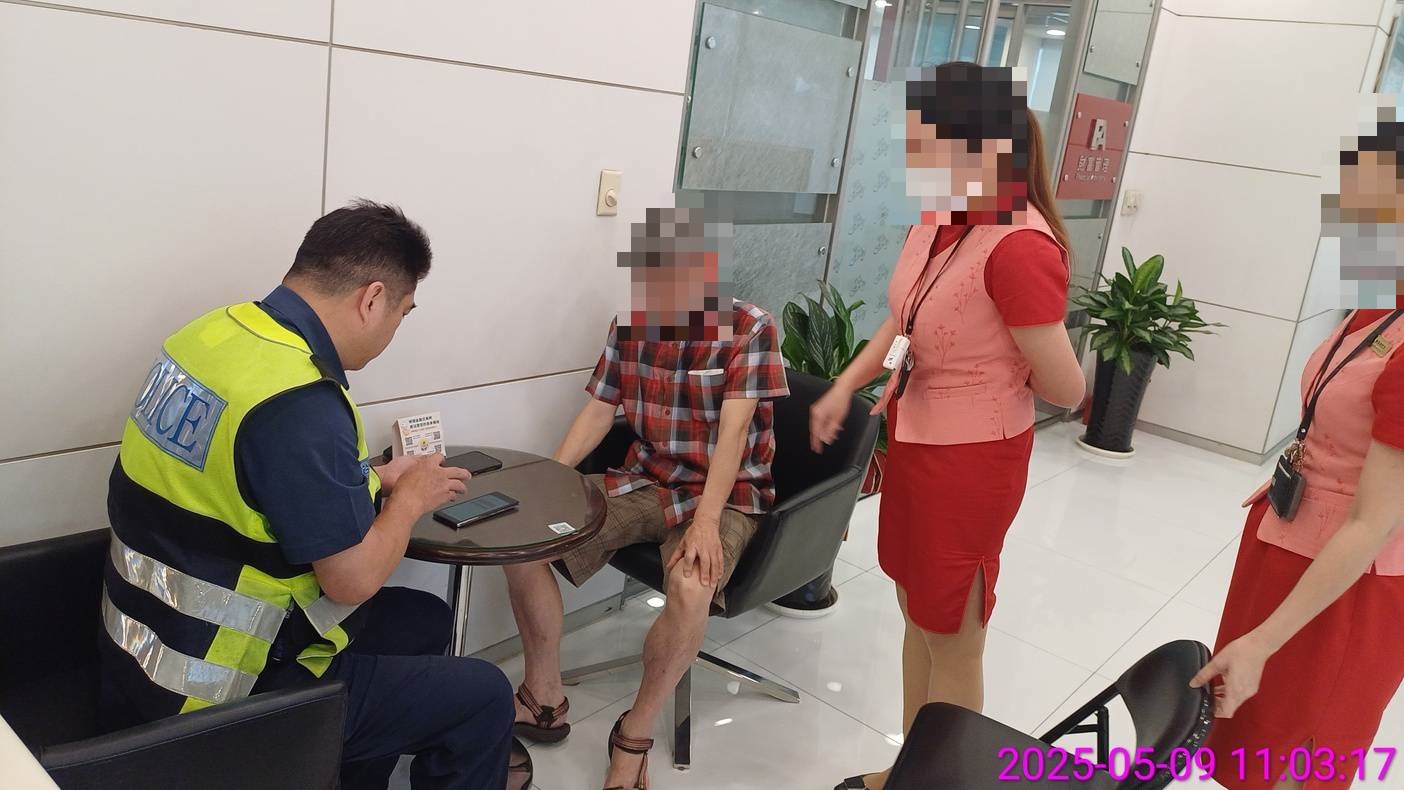 假買家設局詐騙 - 報新聞 Mega News ▲圖說:網路假買家設局詐騙退休教授50萬,員警接獲銀行報案成功攔阻 (圖/台中市政府 提供)