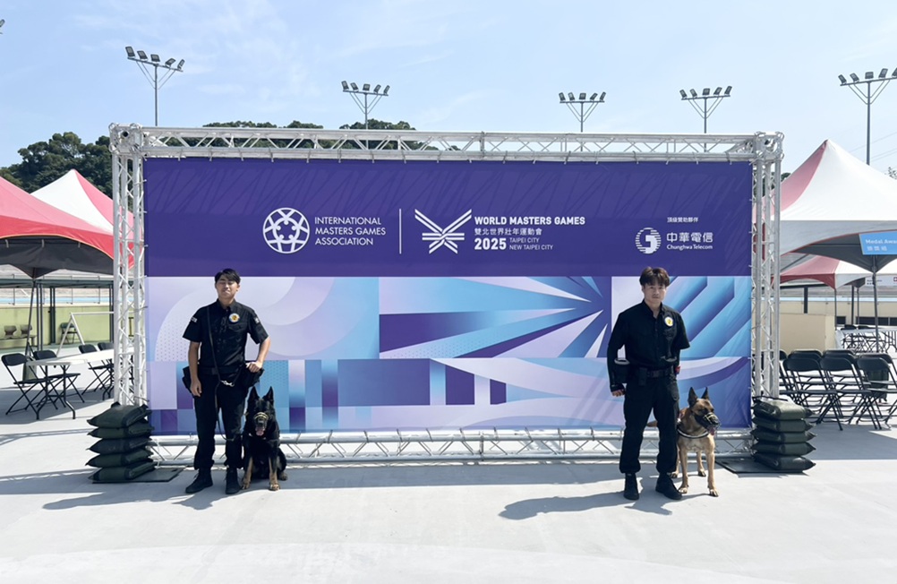偵爆犬負責賽前 - 報新聞 Mega News ▲圖說:2025年世界壯年運動會自由車賽事將於中市自由車場舉行,警犬隊四隻偵爆犬負責賽前安全檢查 (圖/台中市政府 提供)