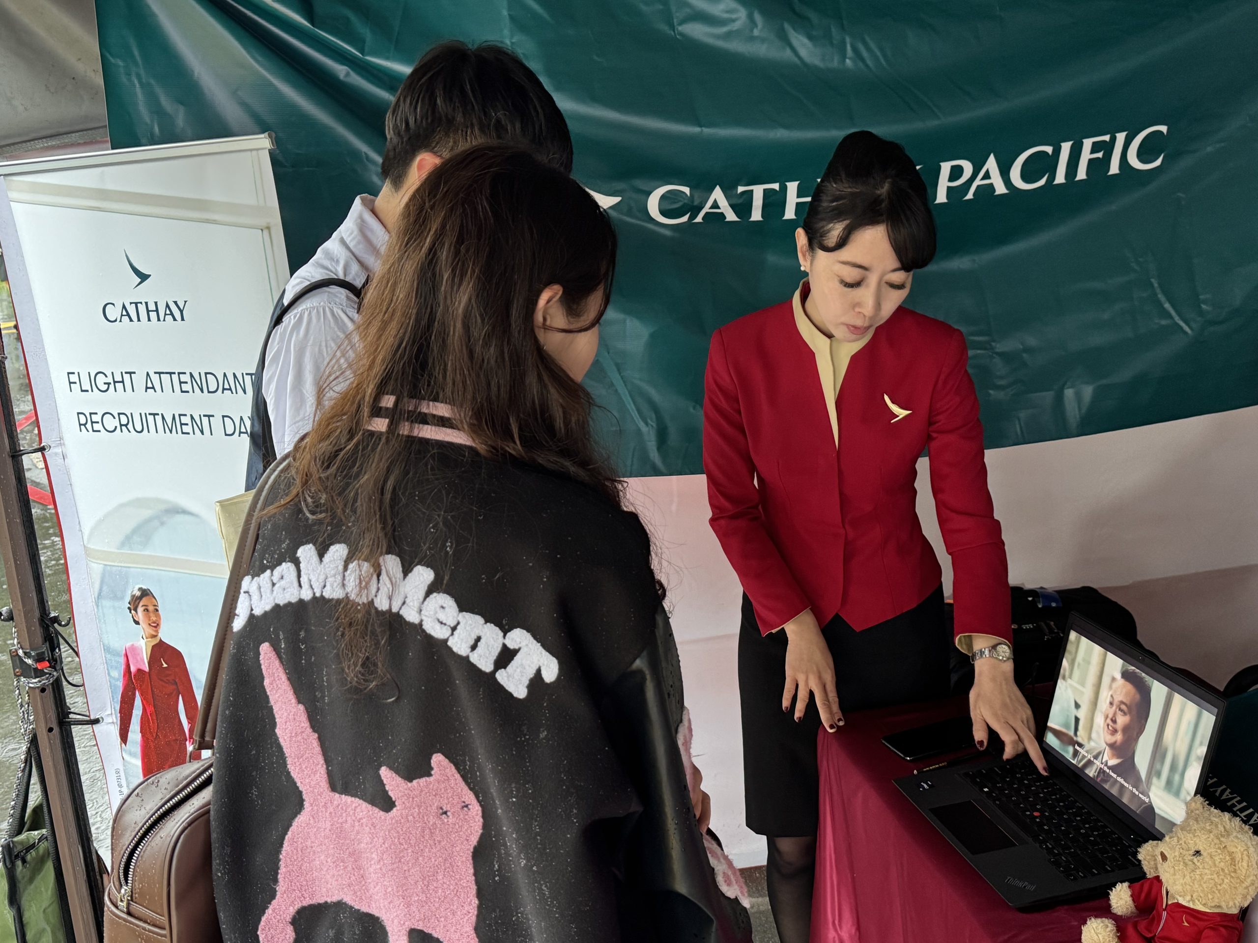 國泰航空在今年首度跨進校園進行徵才說明會請現役空服員以面對面的方式讓有興趣的同學現場問到飽輔大提供照片 - 報新聞 Mega News