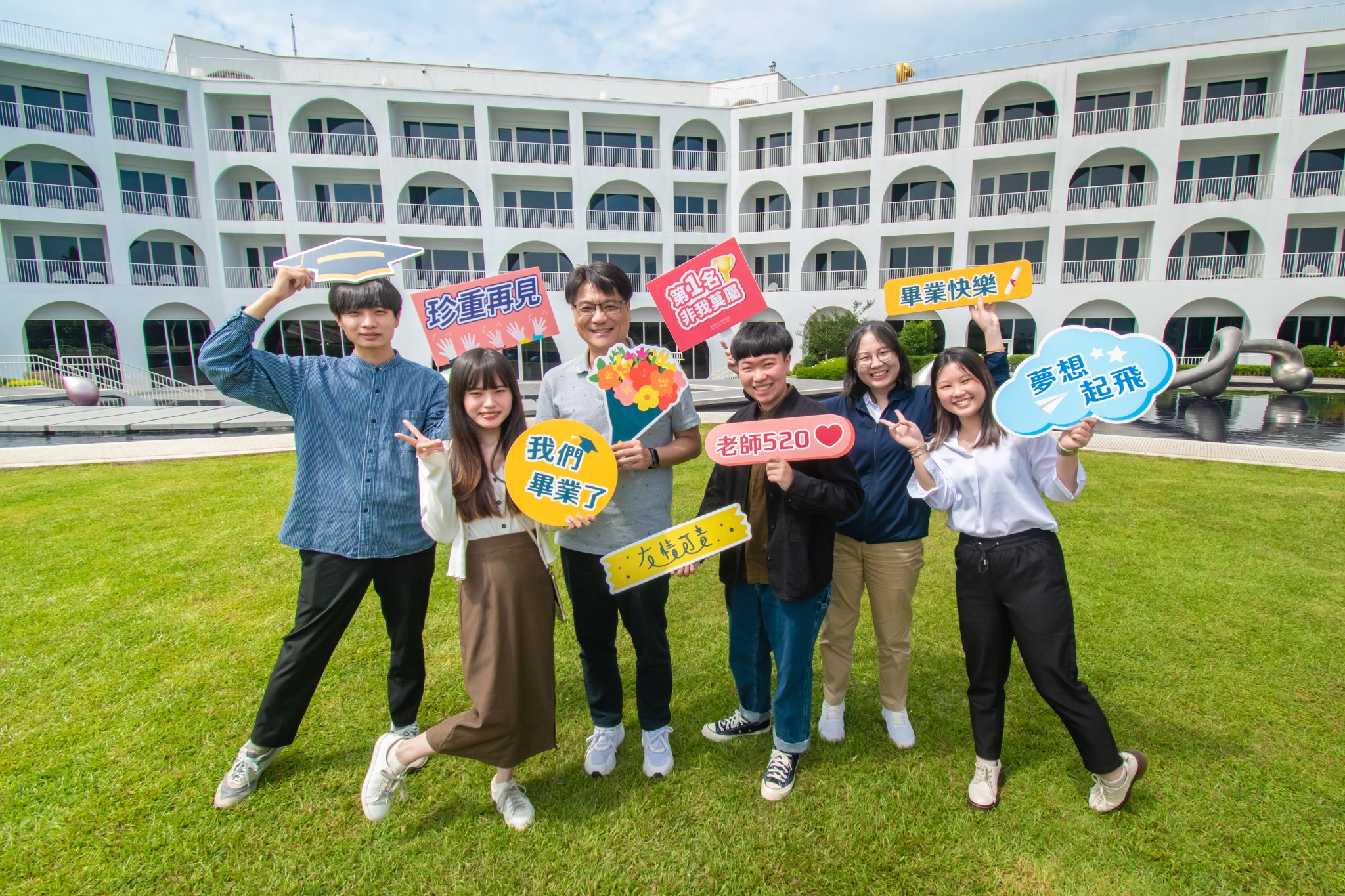 ▲圖一為了讓畢業生們與良師益友共享歡樂時光留下難忘回憶將捷金鬱金香酒店即日起至7月31日推出2025 謝師宴專案圖-將捷金鬱金香酒店提供 - 報新聞 Mega News