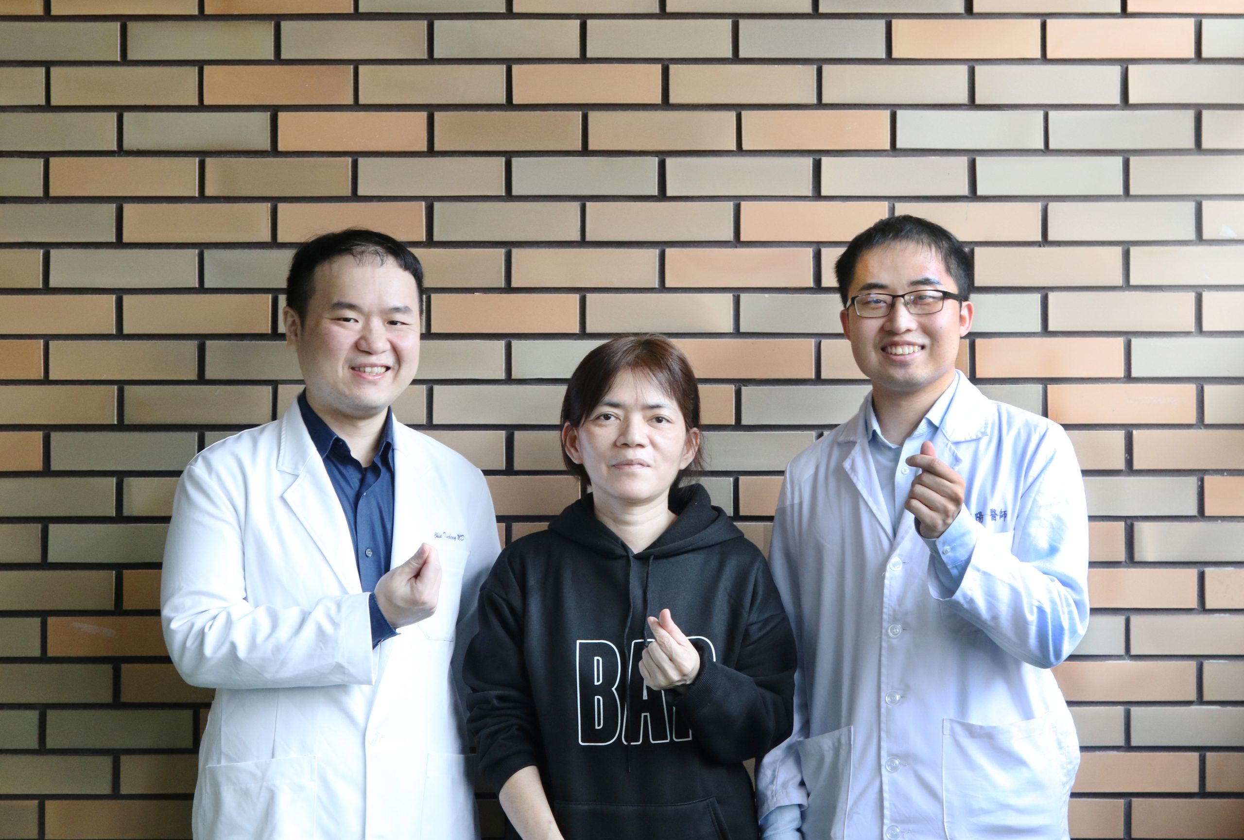 左起羅東博愛醫院放射診斷科邱則誠醫師張婦羅東博愛醫院神經內科吳旻陽醫師合影 - 報新聞 Mega News