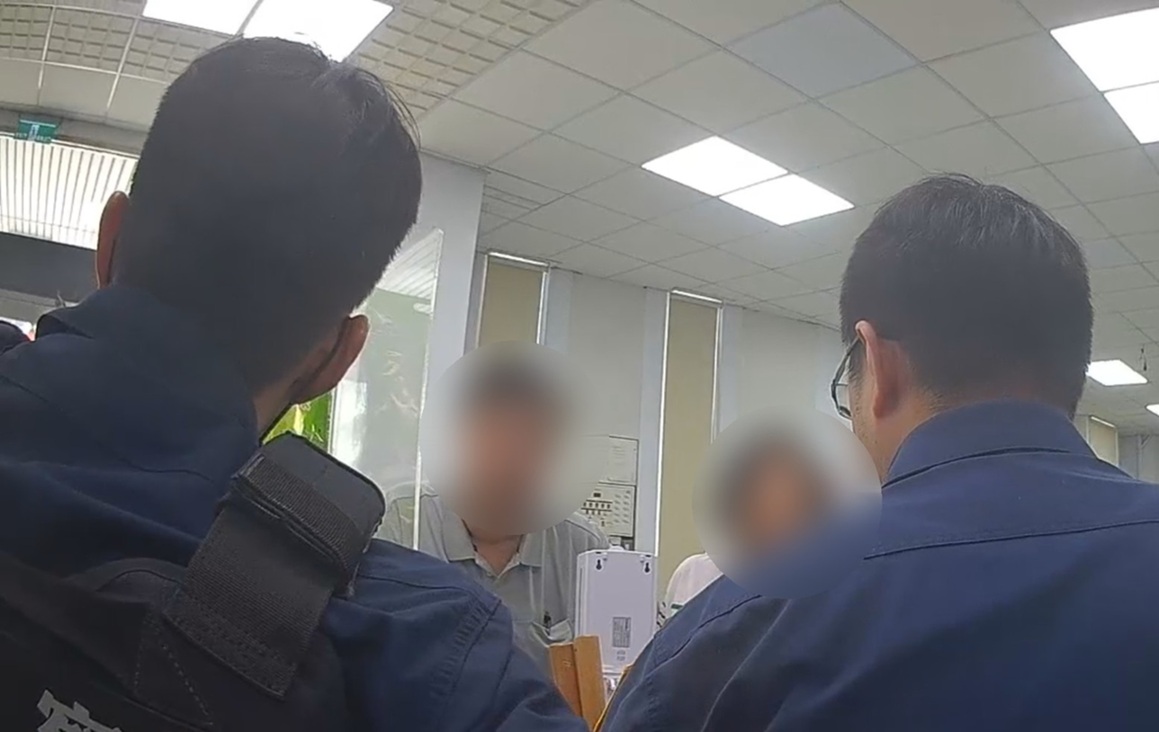 至警察局求助 - 報新聞 Mega News ▲圖說:林姓男子接獲地檢署公文,更與檢察官進行「視訊筆錄」後,和弟弟一起至警察局求助 (圖/台中市政府 提供)