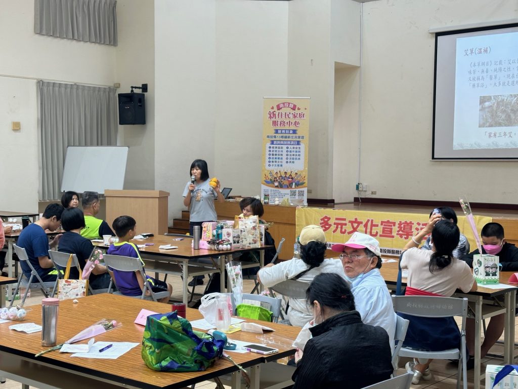 陳妙曼老師帶領民眾體驗端午佳節氣氛 - 報新聞 Mega News
