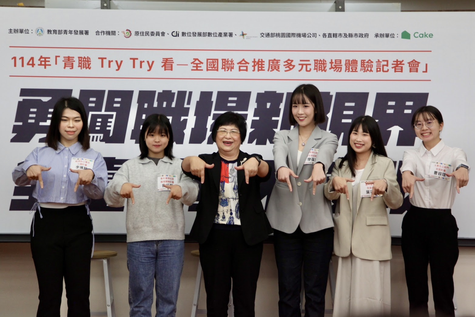 陳署長與曾參加相關職場體驗計畫學生代表對談交流參與計畫的學姊學妹們共同分享計畫參與內容 - 報新聞 Mega News