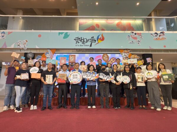 ▲雲林縣府16日在縣府大廳舉辦展前記者會,張麗善縣長親自率廠商啟動「雲林良品 邁向國際」儀式,展現農業實力。(圖/雲林縣政府)