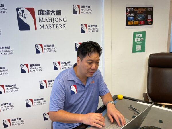 「麻將大師」執行長薛仁杰親自撰寫程式,將矽谷背景技術應用於賽事平台開發,透過大數據與AI演算法優化比賽系統與玩家體驗,實踐讓麻將成為智能化、國際化運動的願景。圖/朱立君