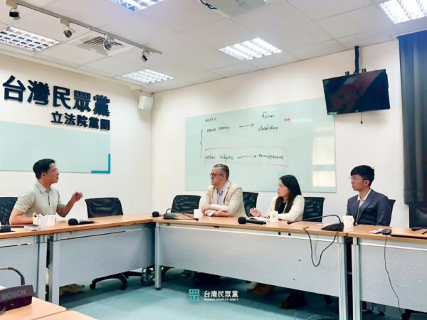民眾黨主席黃國昌與秘書長 #周榆修 分別接待來自華府智庫 Jamestown 及史丹佛大學的訪問團。圖/截取民眾黨FB