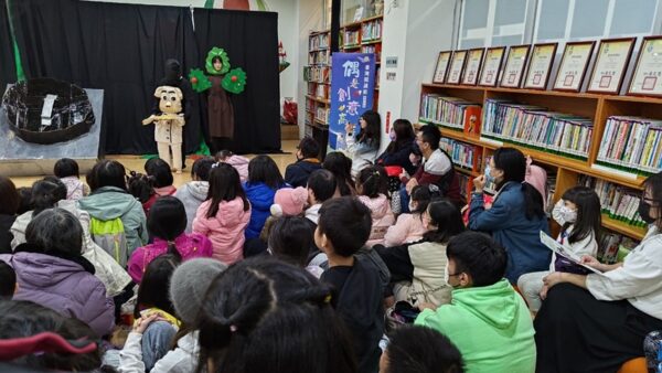 教育部公布「113年臺灣閱讀風貌年度報告」,宜蘭縣在40萬人口以上縣市中,連續兩年獲選為「整體閱讀力績優城市」,展現深厚的閱讀推動成果。圖/宜蘭縣文化局