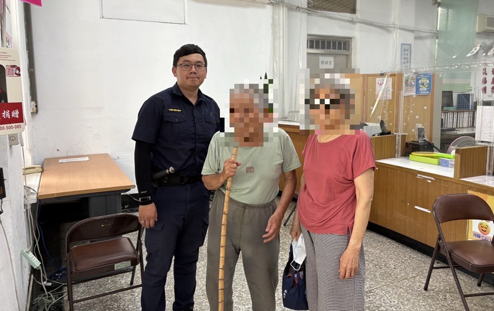 ▲圖說:西區派出所員警頂著烈日,在街頭尋獲走失的86歲李姓老翁 (圖/台中市政府 提供)