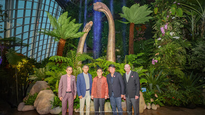 Left to Right: Mr. Felix Loh (CEO, Gardens by the Bay), Mr. Niam Chiang Meng (Chairman, Gardens by the Bay), Mr. Heng Swee Keat, Mr. Ron Tan (Group CEO, NEON) and Mr. Campbell Swann (Vice President, International Operations, Universal Destinations & Experiences)