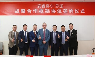 簽約儀式現場合照
