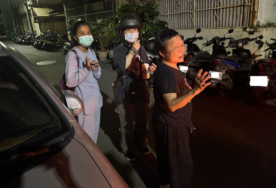 ▲圖說:78歲陳姓婦人迷路徒步走了10公里,警方依據手機位置找到老婦人 (圖/台中市政府 提供)
