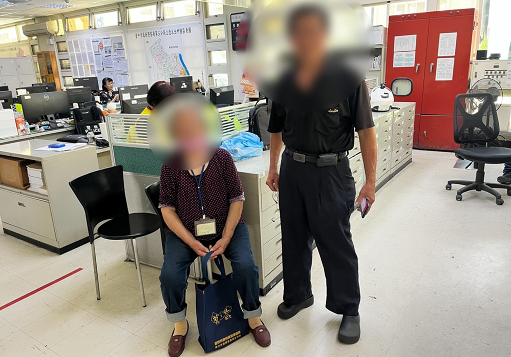 ▲圖說:91歲嬤公車上瞌睡坐過站,員警接獲熱心民眾報案,協助找到阿嬤兒子 (圖/台中市政府 提供)
