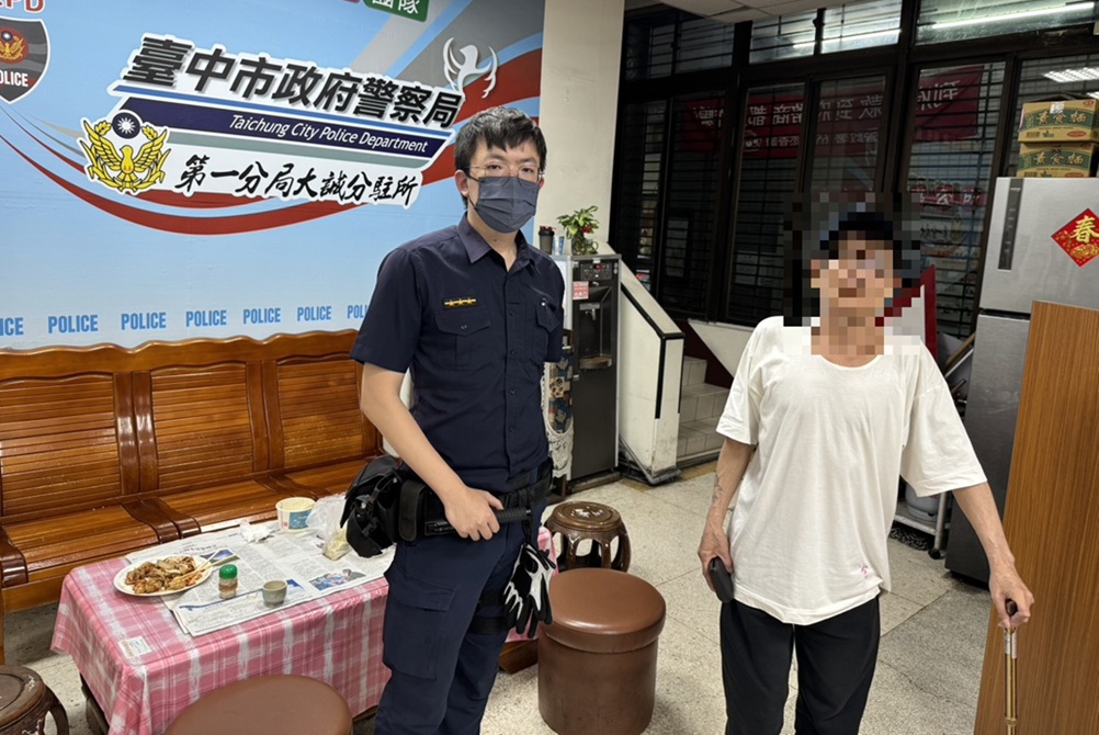 ▲圖說：員警依靠不確定的「666」車牌訊息，找到羅男搭乘的計程車，成功尋回遺失的皮夾 （圖／台中市政府 提供）