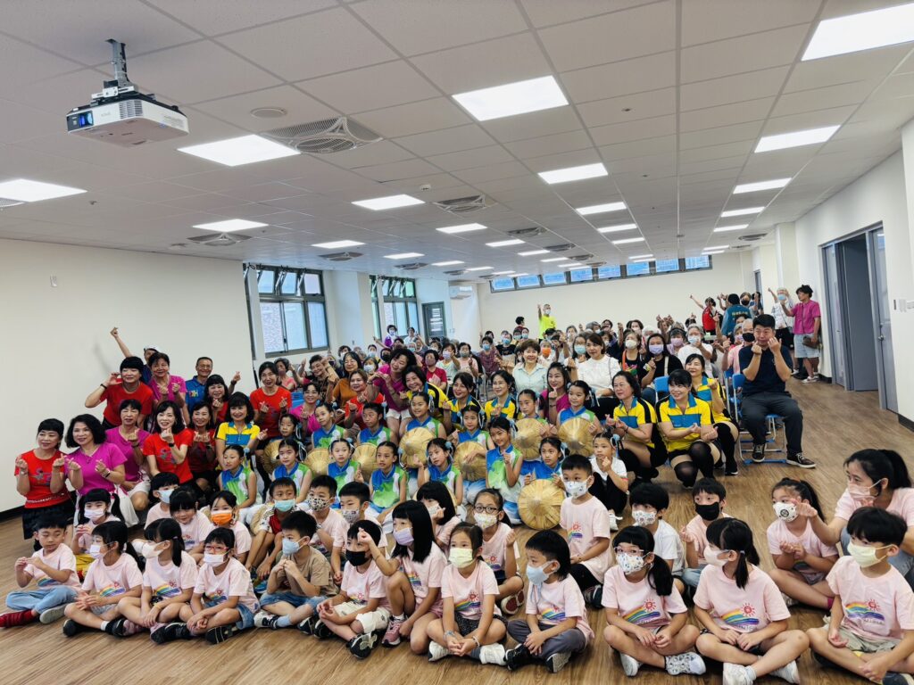 林口區「歡銀學堂」照顧關懷據點成立展現「社區共攜手、老幼來相伴」的互動精神