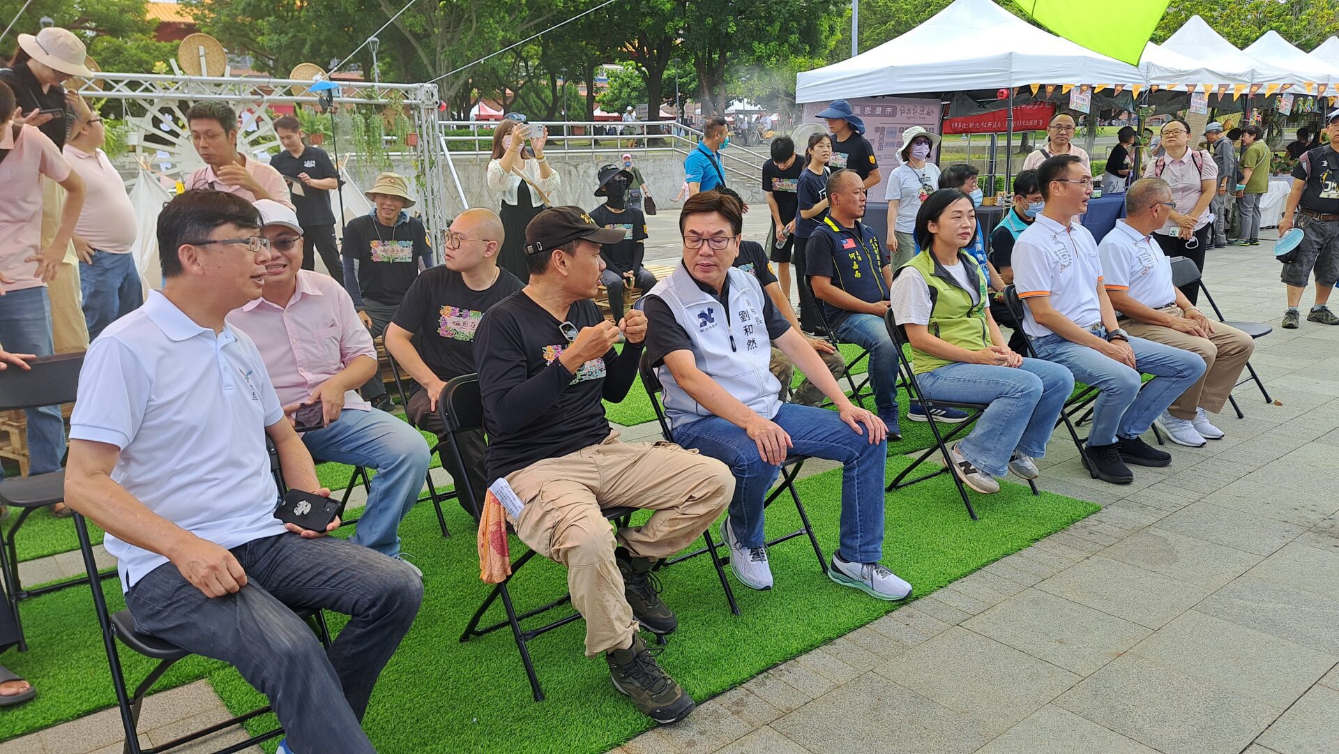 臺灣農民組合協會執行長楊儒門表示，十多年前即開始推動農夫市集與咖啡市集，儘管初期外界多持觀望態度，但他始終堅信「只要公部門願意跨出第一步，就能帶動風氣」。此次結合新北市政府與農業局的合作，首次推出以綠療育為主軸的市集活動，反應熱烈，不僅顯示大眾對農業新形態的高度關注，也成功讓更多人看見農業不僅止於糧食生產，更能轉化為一種生活模式與心理療癒途徑。