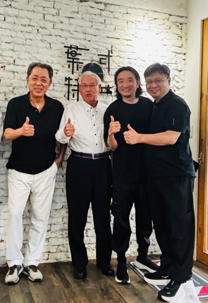 人工智慧進軍影壇 培育詠唱師正夯 AI新勢力 影壇詠唱師成熱門人才 3 圖:左起導演朱延平、前電影處長陳志寬、未來教育理事長張楷文、亞威AI學院黃頌揚教務長(照片提供:亞威AI應用教育學院)