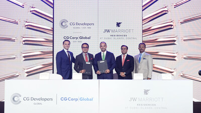 從左至右:Marriott International 區域副總裁 Erden Kendigelen、CG Corp Global 及 CGDevelopers Global 執行董事 Rahul Chaudhary、Marriott International 混合用途發展(歐洲、中東和非洲地區)區域副總裁 Jaidev Menezes、Corp Global 執行董事 Varun Chaudhary,以及 CG Developers Global 發展經理兼財務總監 Jismon Thomas 從左至右:Marriott International 區域副總裁 Erden Kendigelen、CG Corp Global 及 CGDevelopers Global 執行董事 Rahul Chaudhary、Marriott International 混合用途發展(歐洲、中東和非洲地區)區域副總裁 Jaidev Menezes、Corp Global 執行董事 Varun Chaudhary,以及 CG Developers Global 發展經理兼財務總監 Jismon Thomas