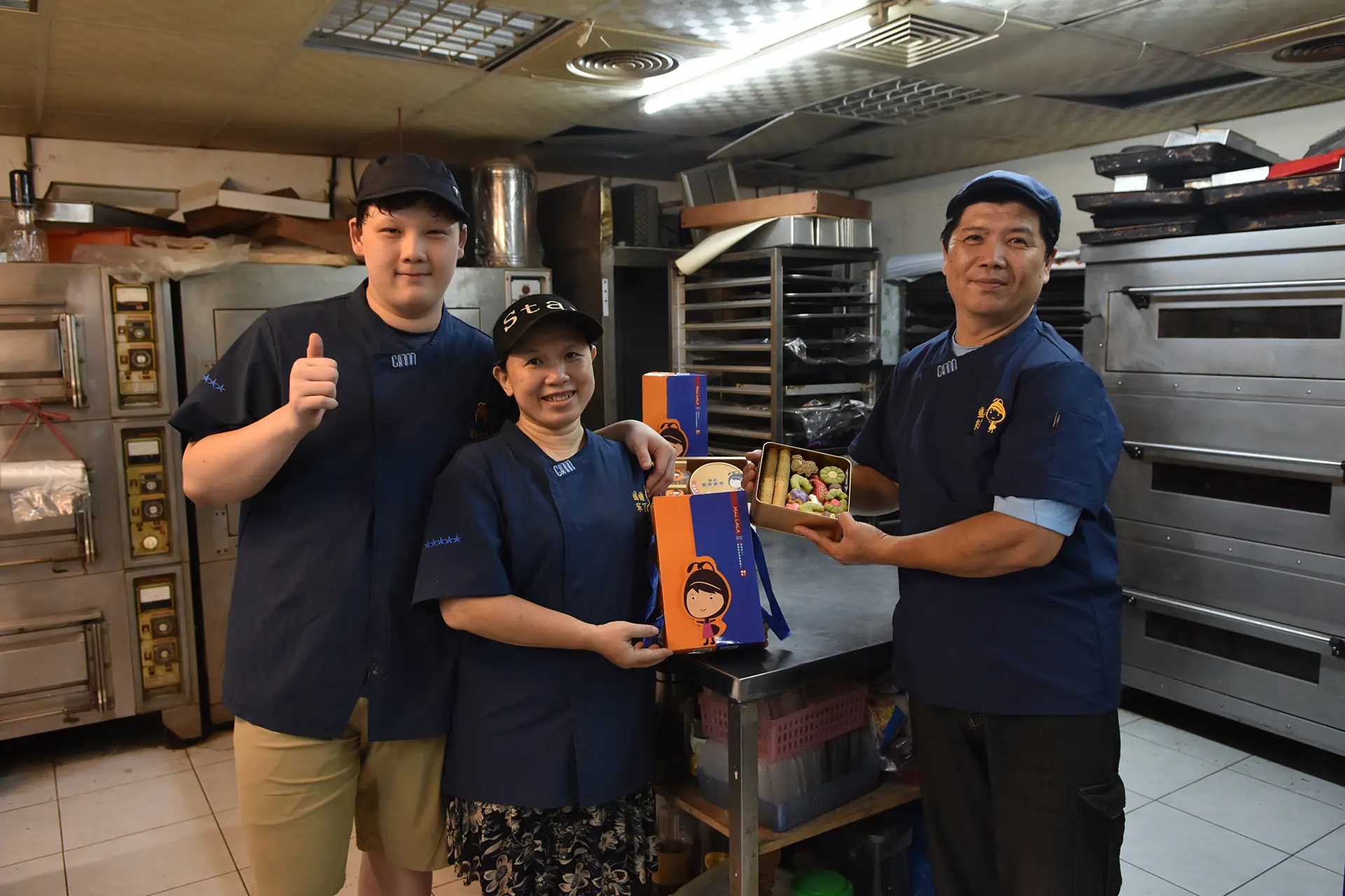 職人新秀出列! 中市勞工局表揚專業技藝 傳承職人精神 7 圖2 糕餅點心職類職人新秀林富國林宏軒及家人