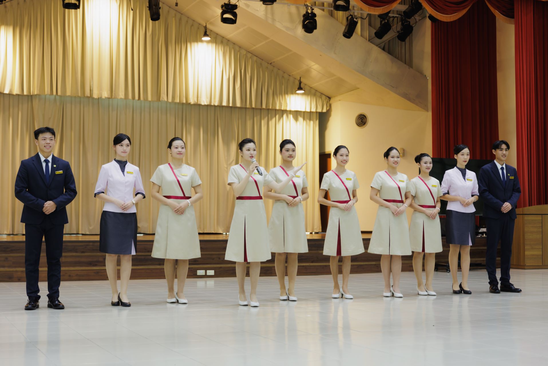 高雄首次!文藻親善大使獲選國慶禮賓接待團 4 文藻外大此次入選的學生除了具備國、台、客語能力外,也精通英、法、德等10種語言,能靈活應對國際賓客的不同外語需求。學校提供