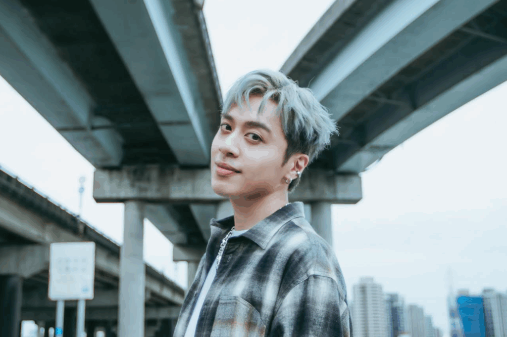 國際導演薩禾豐操刀〈最遠的距離〉MV一鏡到底濃縮愛的起承轉合 1 %E8%9E%A2%E5%B9%95%E6%93%B7%E5%8F%96%E7%95%AB%E9%9D%A2 2025 09 25 010131