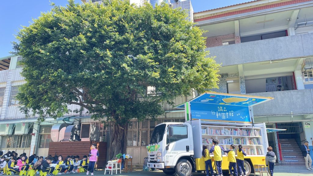 圖2_全新書車以流動的圖像之光為主題滿載逾1500本適合大小朋友閱讀的繪本和圖文書出發 - 報新聞 Mega News