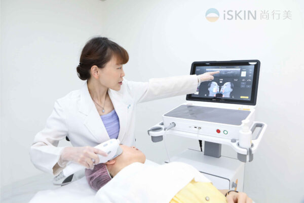 音波拉提選擇多 醫師臨床經驗與影像導引同樣重要 5 2代美國音波可清晰顯示皮膚結構,提升醫師在治療時的掌握度。圖/iSKIN 尚行美健康聯合診所