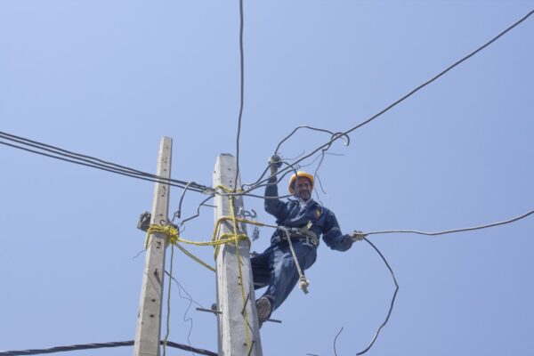 電機技師公會涉限制收費標準 公平會重罰100萬元 2 專業值得被尊重,收費也應該合理透明。圖/unsplash