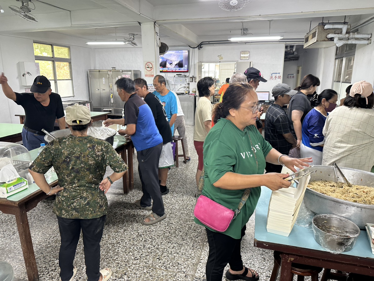 員工餐廳備有三餐供居民享用熱食 - 報新聞 Mega News 員工餐廳備有三餐供居民享用熱食