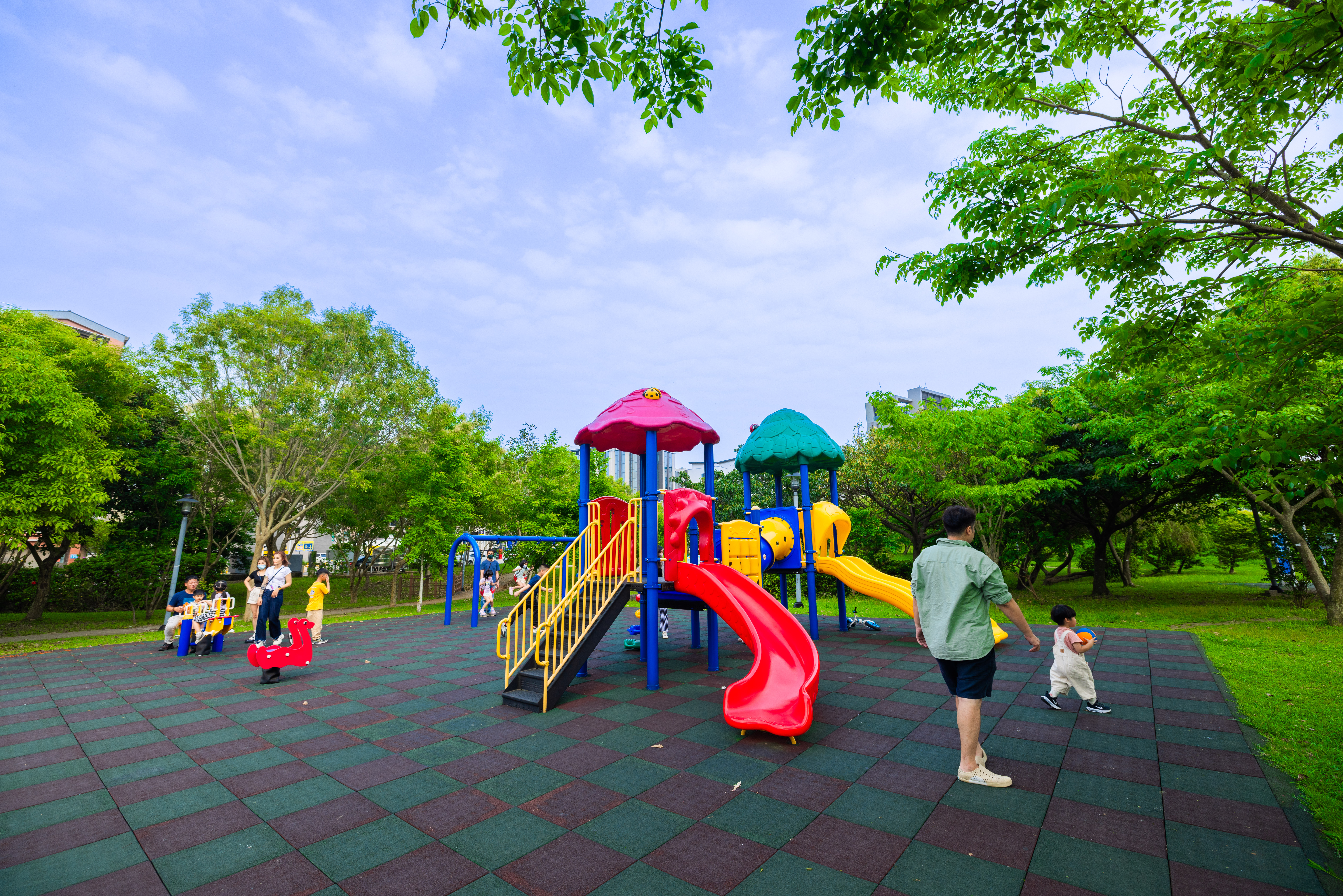 首 購 族 佈 局 的 「 低 基 期 」 哲 學 ， 搭 上 下 一 波 房 市 成 長 的 列 車 ， 航 空 城 新 都 心 — 客 運 園 區 （ 圖 / 客 運 園 區 - 航 空 誠 新 都 心 提 供 ） 